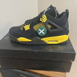 Jordan 4 Retro thunder 2023