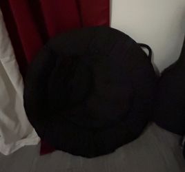 Foldable saucer chair