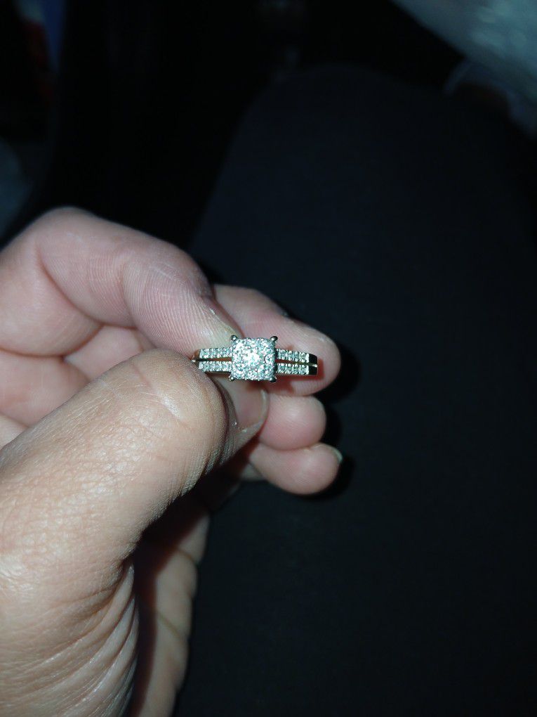 14 Ct White Gold 1/2 CTTW Engagement Ring. MAKE OFFER!!