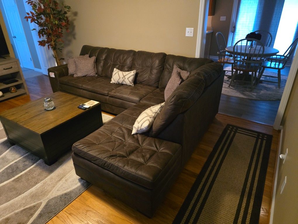 LANE SOFA SECTIONAL ( COMFORTABLE )