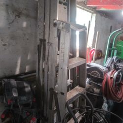 2 6ft Ladders For 50