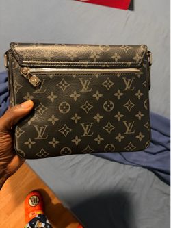 Louis Vuitton Pulse Messenger