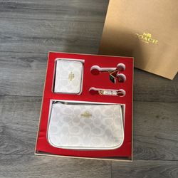 COACH WHITE SHOULDER BAG GIFT SET