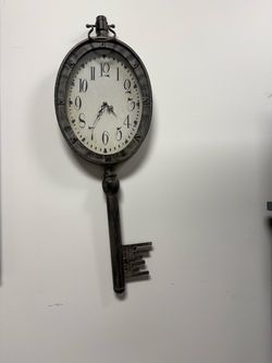 Decorative Skeleton Key Wall Clock
