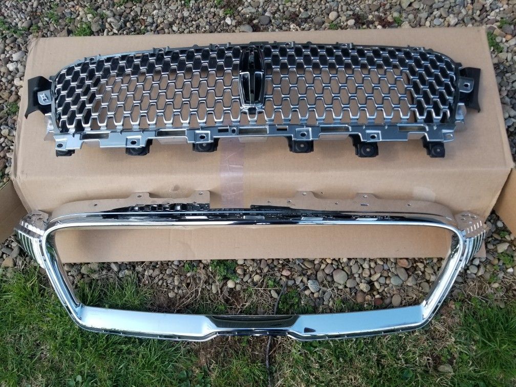 Lincoln MKZ Grille and Rf Headlight