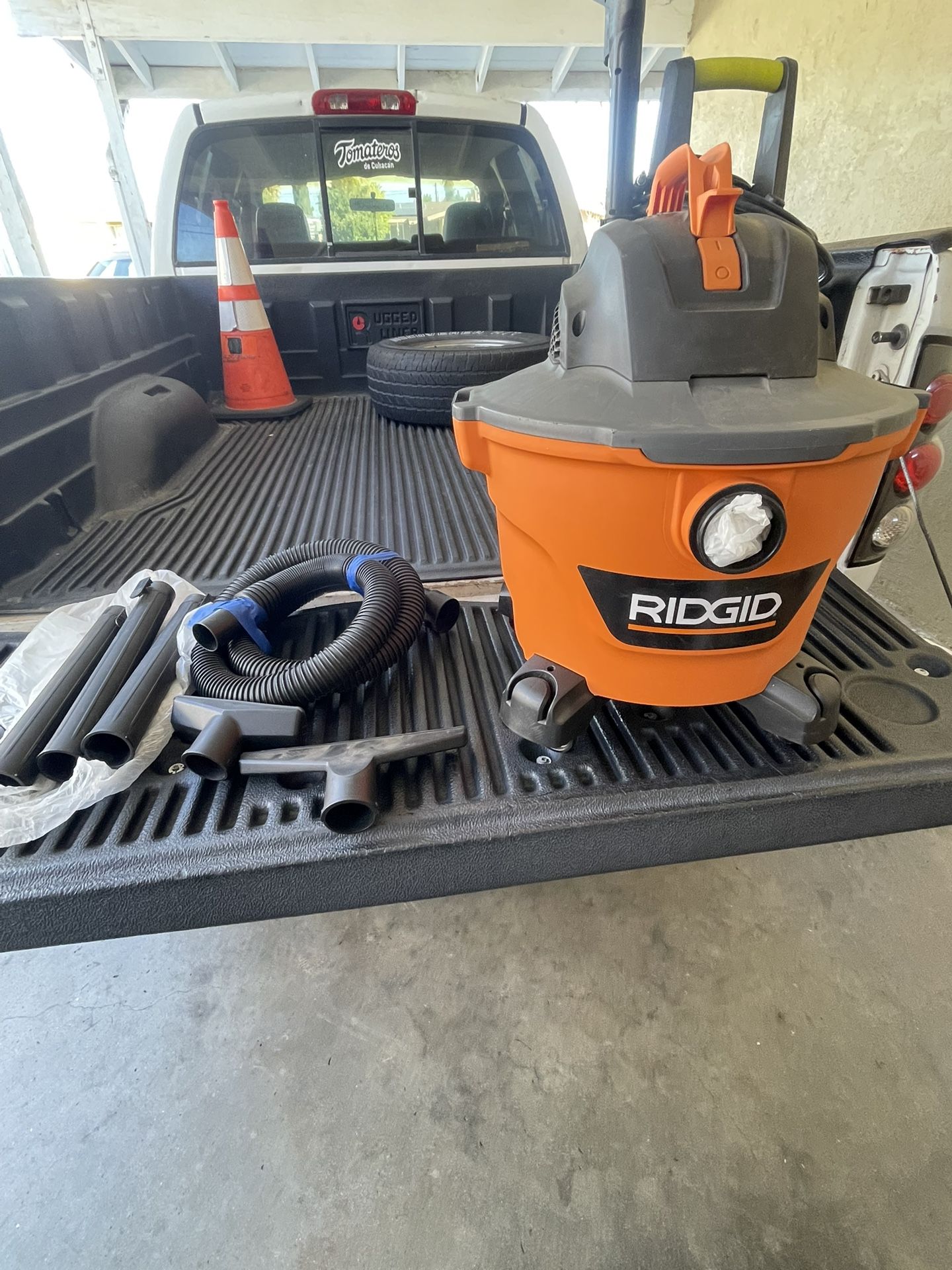 RiDGID Vacuum Cleaner  9gallons 