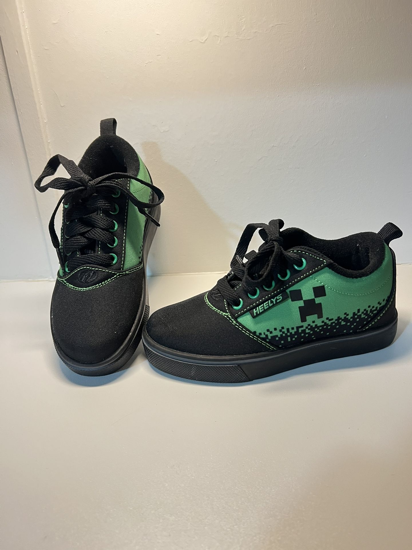 Minecraft ( No wheels ) Size 13 C Yout