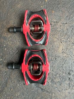 Crank Brothers Acid 2 Pedals built with a Magnesium/Carbon platform. Forged Cro-Moly steel spindle
