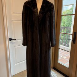 Vintage Chloe Dark Brown Mink Fur Coat With Silk Lining. In Excellent Condition 