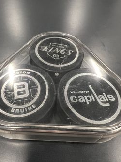 kings, capitals, Avalanche  And Bruins Official NHL Hockey Pucks In Case 