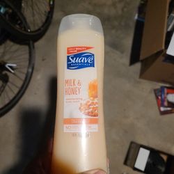 Suave Essentials Milk & Honey Body Wash
