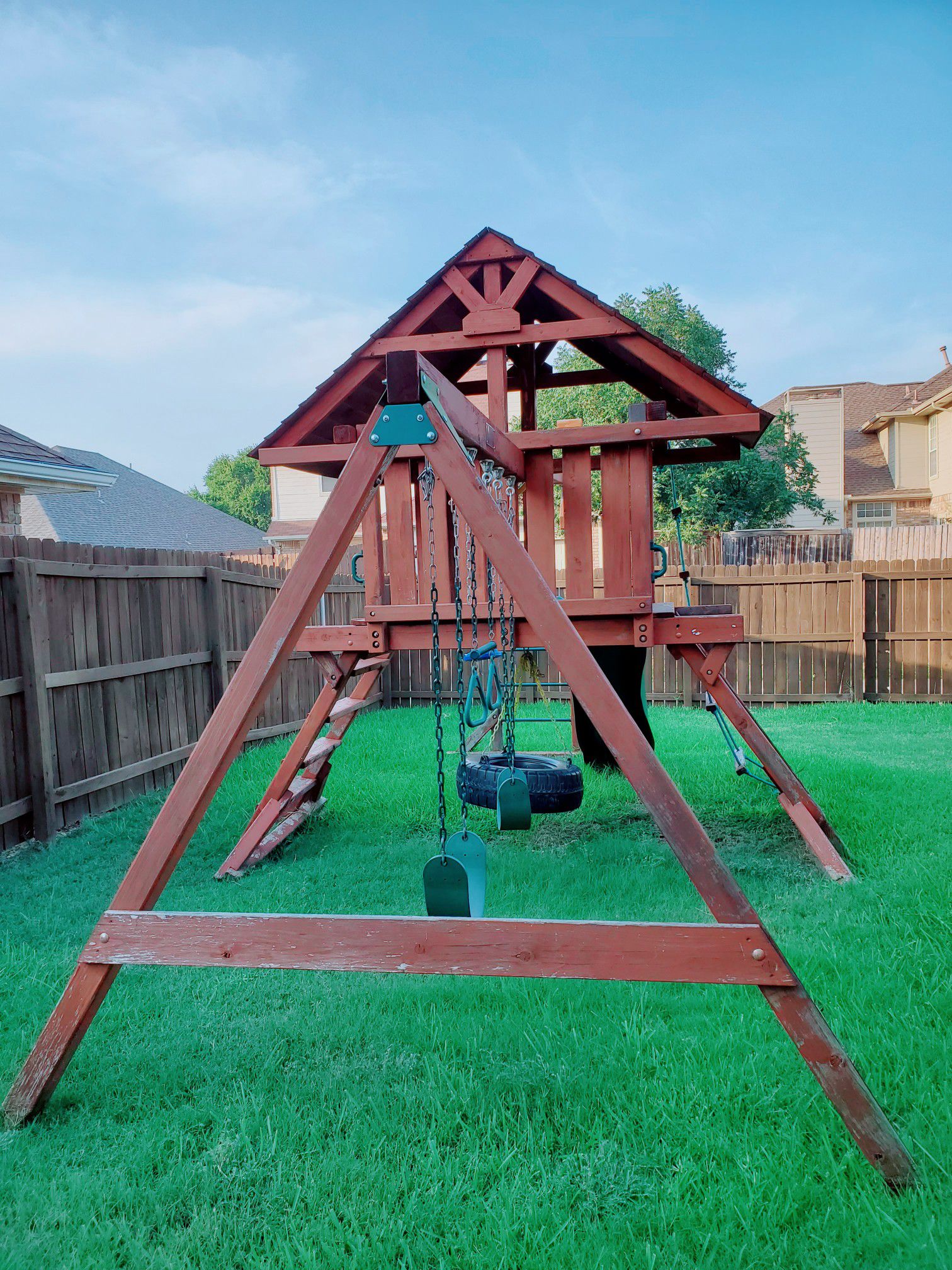 Sturdy play ground with various entertainment