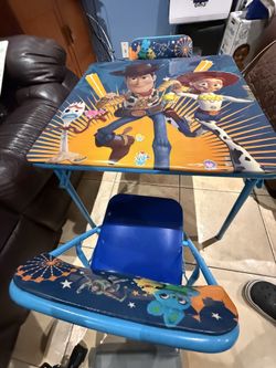 Mesa para niños en perfectas condiciones table