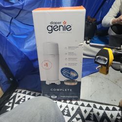 Diaper Genie Complete + 4 Refills