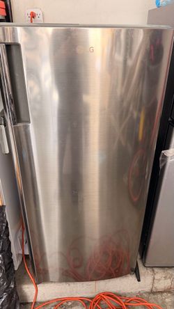 LG mini fridge - PICK UP ONLY PRICE IS FIRM