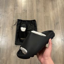 Yeezy Slide 11m Brand new Black and White