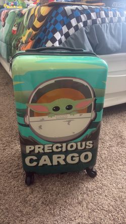 Baby Yoda kids travel luggage excellent condition
