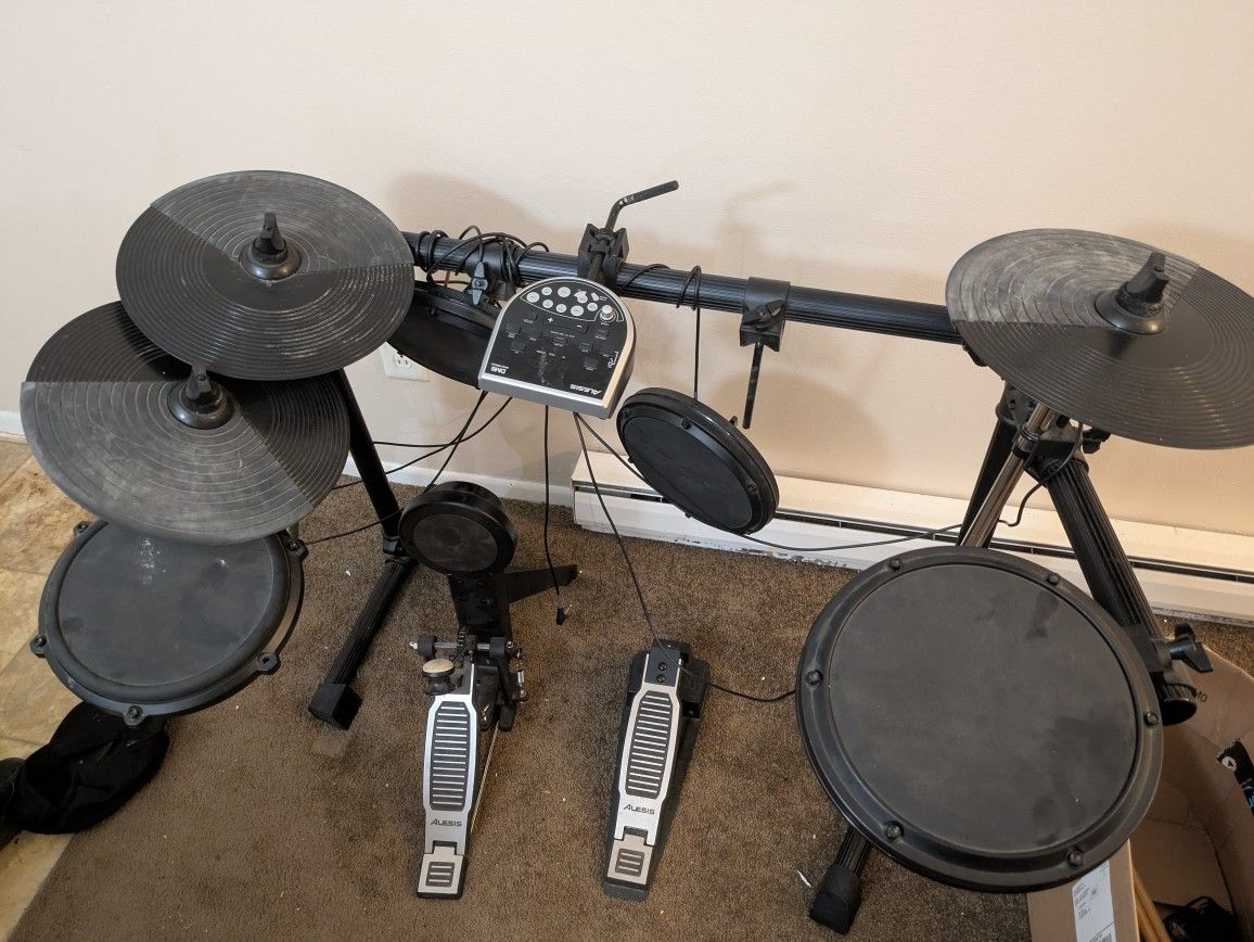 Alesis DM6 Drum Kit