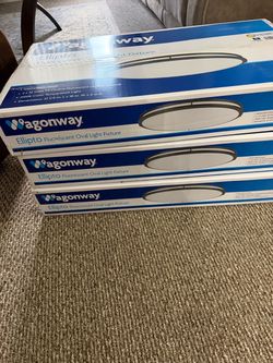 Lámpara de techo completamente nueva en caja su precio está en $135. La vendo en 50 cada caja totalmente nueva