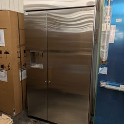 Monogram
42 Inch Counter Depth Built-In Side by Side Smart Refrigerator