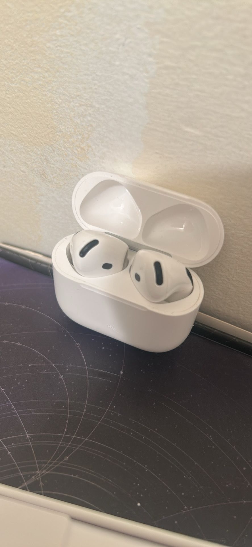 Apple AirPods 4