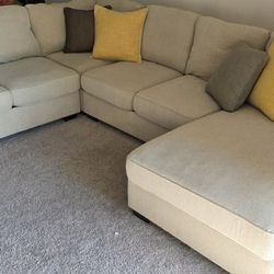 Ashley Furniture U-shaped 6 Person Sectional Couch