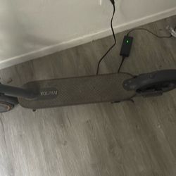 Foldable  19mph  e scooter.