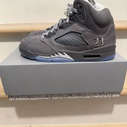 WOLF GREY JORDAN 5’S  size 13