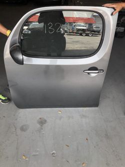 Nissan Cube front, rear and back door