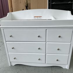 Changing table/ Dresser 