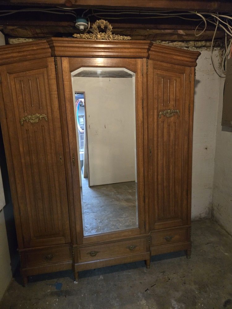 Armoire Wardrobe