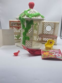 Kenner Strawberry Shortcake Gazebo Playset