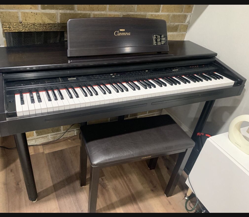 Clavinova Yamaha  Cup-65