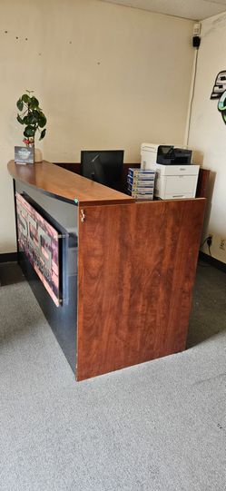 FREE Reception Desk, office desk & Xerox Color Printers – Huntington Beach