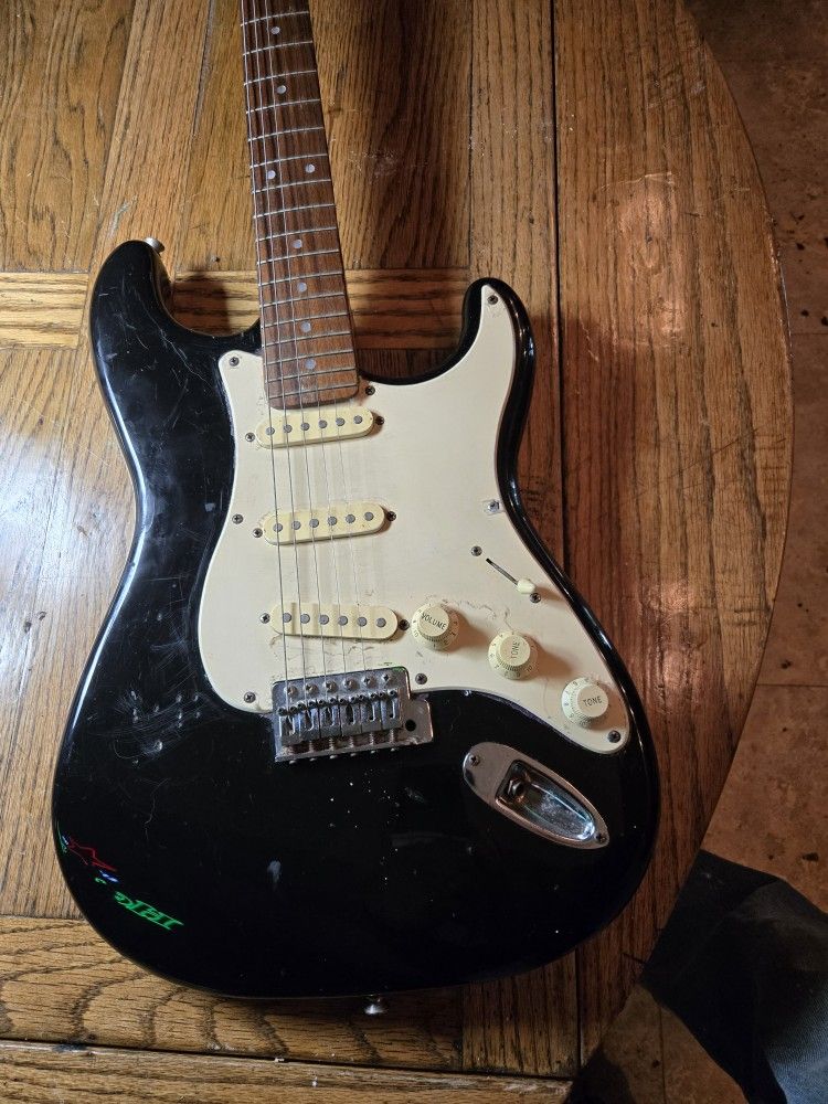 Vintage 94 Squire Stratocaster "Bullet"