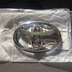 Emblem - Toyota (75(contact info removed)0)