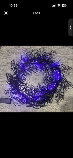 Halloween wreath lights up