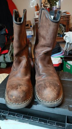 Red Wing Pecos  Steel Toe Waterproof Size 8