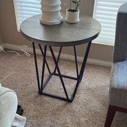 Cute And Table And lamp 