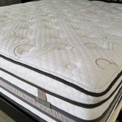 Clean And Comfortable King Size Serta Mattress 