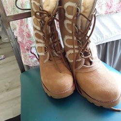 BRAND NEW UGG Boots Classic Lace Up Size 7 Chestnut 