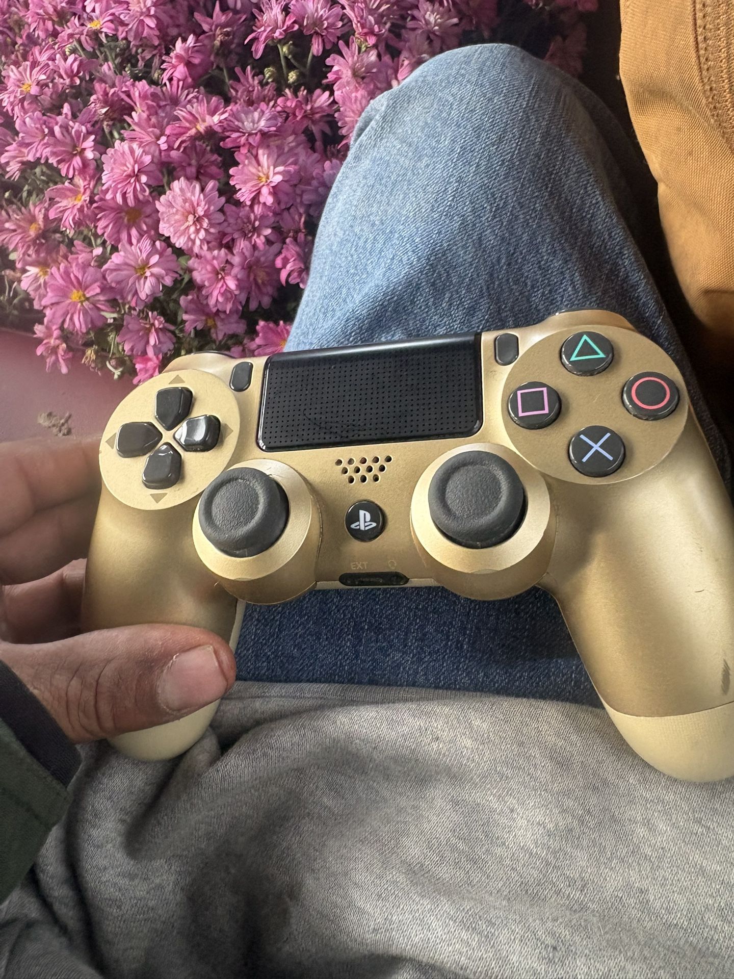 Playstation 4 PS4 DualShock Wireless Controller CUH-ZCT2U Gold