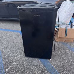 Mini Fridge 