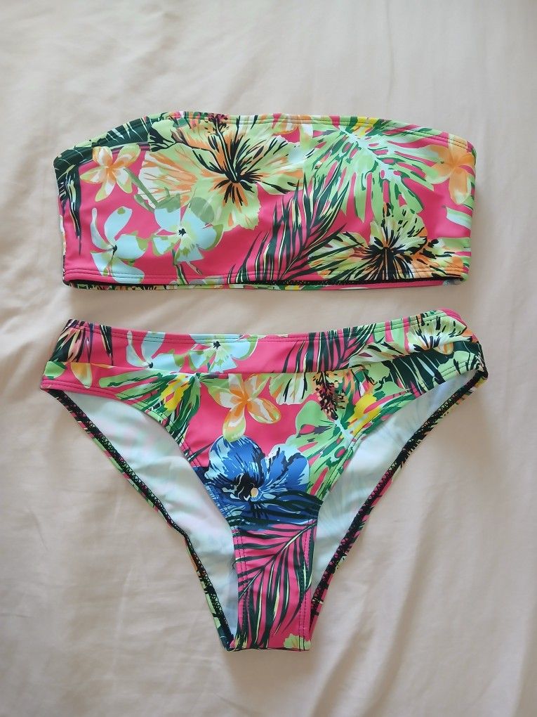 Tropical Bandeau Bikini – Vibrant & Flattering Swimwear (Size M)