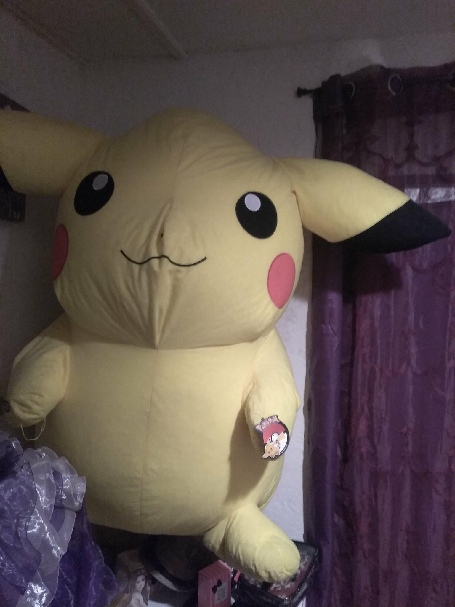 Mono de picachu grande