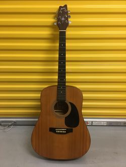 Rare Montana dreadnought MT104-N Acoustic 6 string guitar