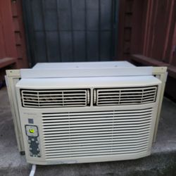 Frigidaire 8,000 BTU Air Conditioner