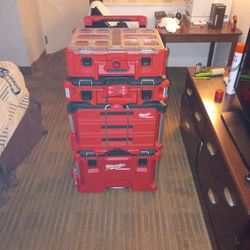 Milwaukee Pack Out Tool Box 