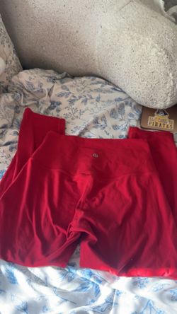 Red CAPRI length lululemon leggings!