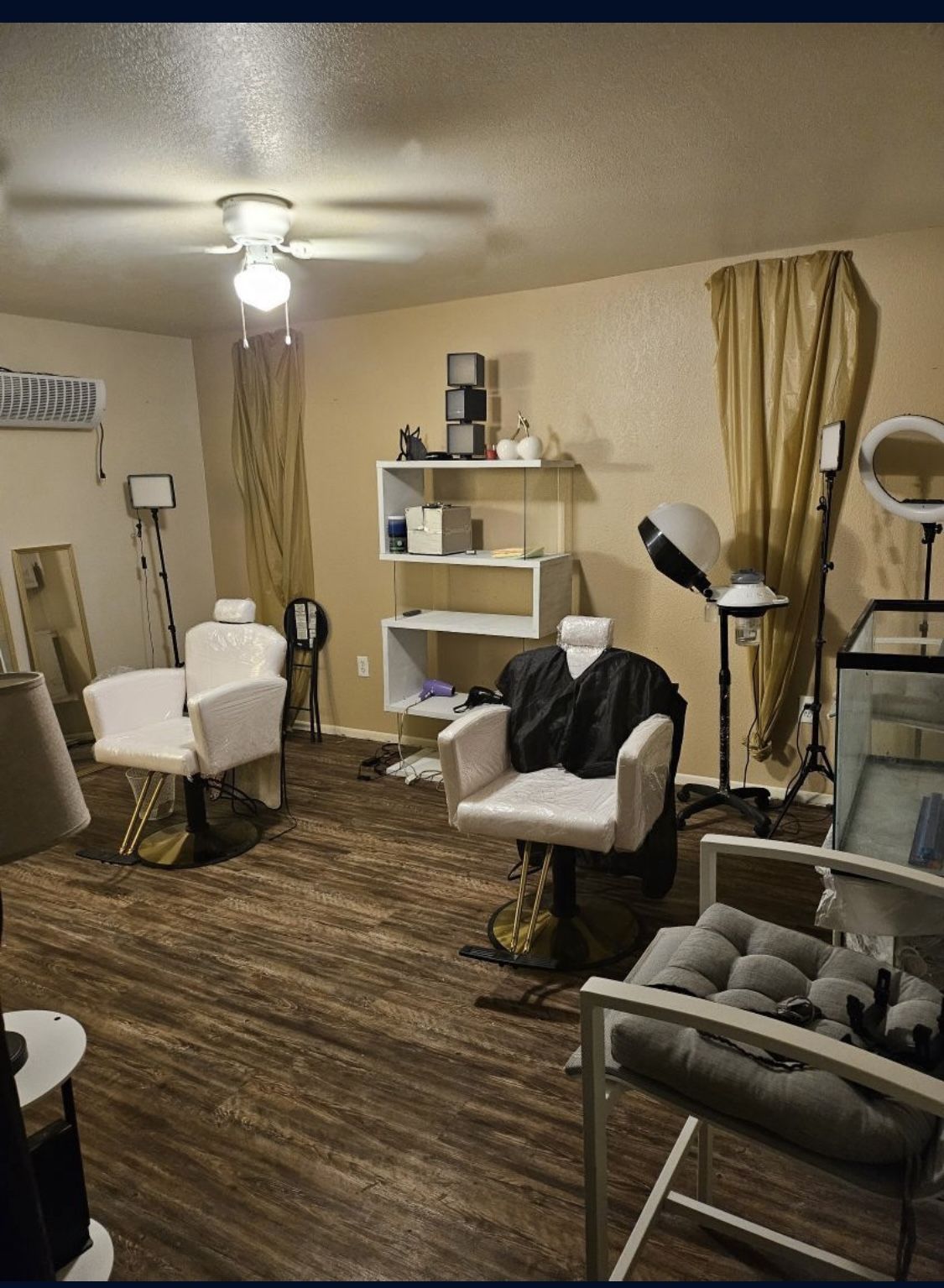 1 Salon Chair, Doorway fan, Lamps